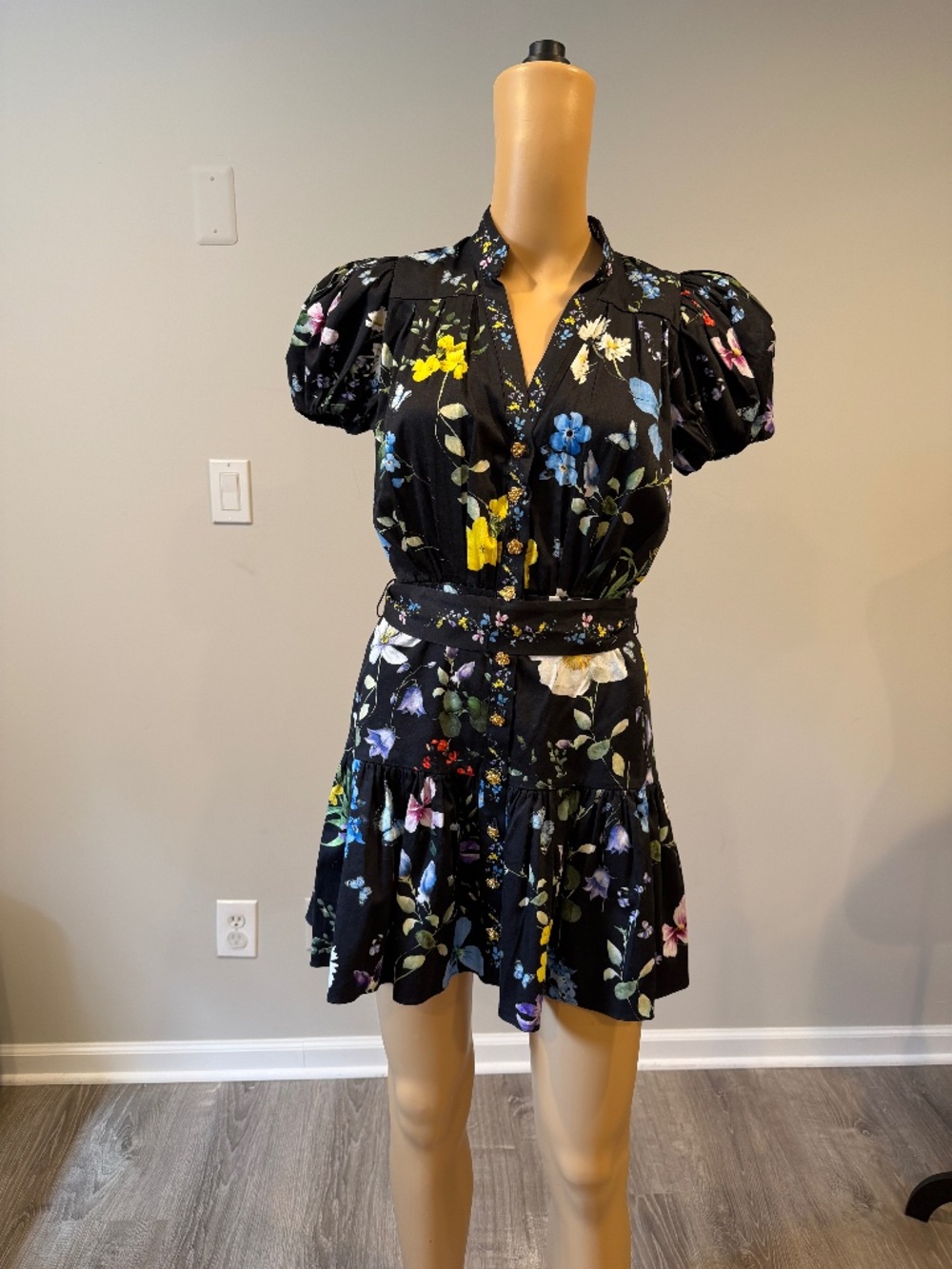 NWT Alice + Ollivia Cora Mini Shirt Dress in twisting Vines Black Floral Size XS